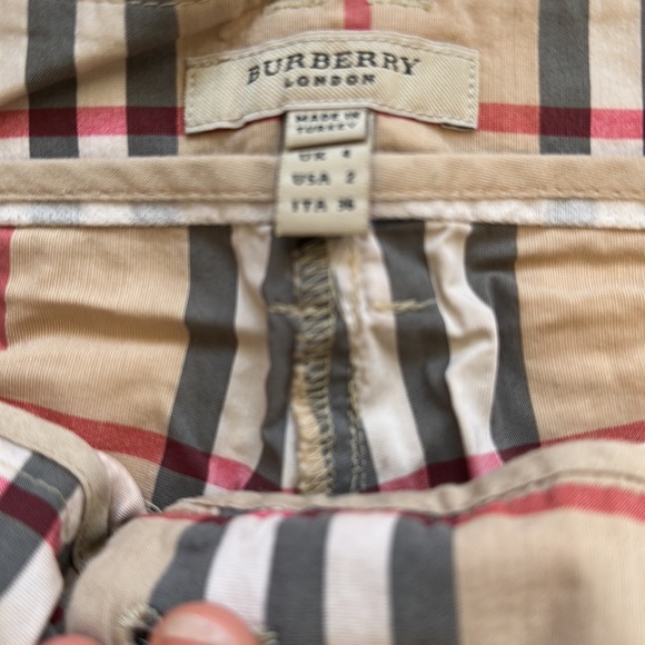 Burberry summer shorts. - Picture 2 of 7